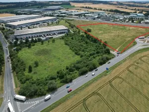 Pronájem komerčního pozemku, Praha, 2000 m2