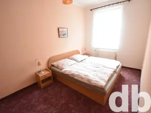 Pronájem bytu 2+kk, Karlovy Vary, Vítězná, 45 m2