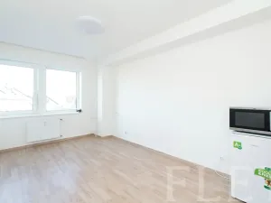 Pronájem bytu 1+kk, Praha - Jinonice, Peroutkova, 26 m2