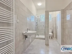 Pronájem kanceláře, Moravany, 111 m2