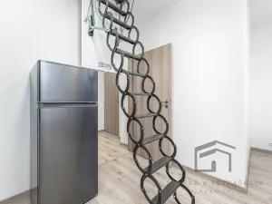 Pronájem bytu 2+kk, Praha - Libeň, Pod Labuťkou, 38 m2