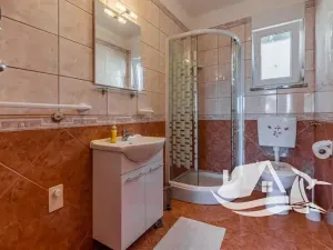 Prodej vícegeneračního domu, Medulin, Chorvatsko, Pošesi, 150 m2