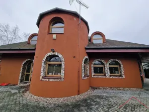 Prodej rodinného domu, Ohrobec, 590 m2