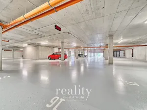 Pronájem garážového stání, Znojmo, Kosmákova, 17 m2