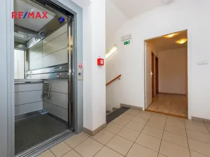 Pronájem bytu 2+kk, Praha - Dejvice, Lindleyova, 59 m2