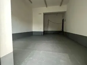 Pronájem obchodního prostoru, Praha - Horní Počernice, Komárovská, 210 m2