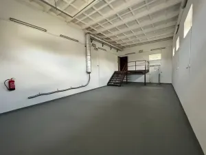 Pronájem výrobních prostor, Praha - Horní Počernice, Komárovská, 210 m2