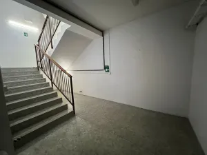 Pronájem skladu, Praha - Horní Počernice, Komárovská, 210 m2