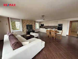 Pronájem bytu 3+kk, Vodochody, U Pošty, 153 m2