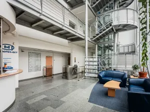 Pronájem kanceláře, Praha - Strašnice, Třebohostická, 122 m2