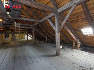 Prodej komerční nemovitosti, Dašice, náměstí T. G. Masaryka, 2490 m2