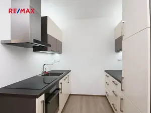 Pronájem bytu 1+kk, Praha - Slivenec, U svahu, 47 m2