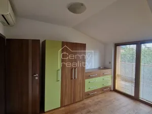 Pronájem bytu 4+kk, Pardubice, V Ráji, 350 m2