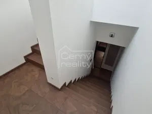 Pronájem bytu 4+kk, Pardubice, V Ráji, 350 m2