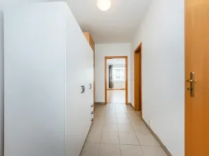 Pronájem bytu 1+kk, Praha - Libeň, Nad Okrouhlíkem, 42 m2