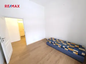 Pronájem bytu 2+kk, Praha - Libeň, Chlumčanského, 34 m2