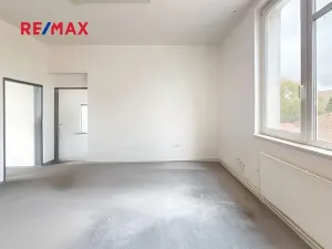 Pronájem skladu, Pardubice, Bohdanečská, 390 m2