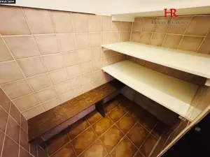 Pronájem obchodního prostoru, Benešov, Masarykovo náměstí, 60 m2