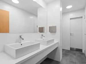 Pronájem kanceláře, Praha - Karlín, Sokolovská, 342 m2