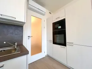 Pronájem bytu 1+kk, Praha - Hloubětín, Poděbradská, 30 m2