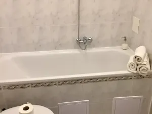 Pronájem bytu 1+1, Praha - Karlín, Sokolovská, 35 m2