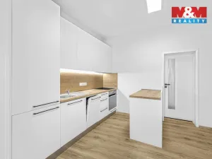 Prodej bytu 3+1, Hradec Králové - Kukleny, Pražská třída, 91 m2