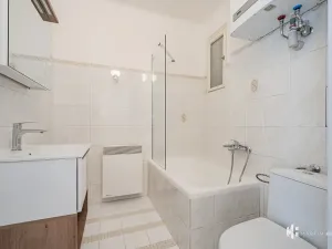 Pronájem bytu 1+kk, Praha - Vinohrady, Hradecká, 26 m2
