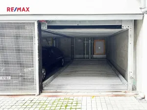 Prodej garážového stání, Praha - Smíchov, Holečkova, 13 m2