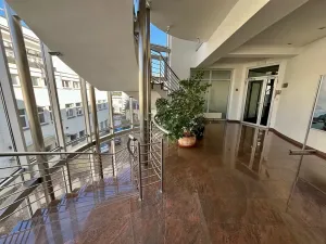 Pronájem kanceláře, Praha - Karlín, Prvního pluku, 63 m2