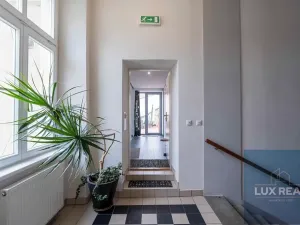 Prodej atypického bytu, Mikulov, Komenského, 164 m2