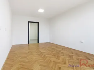 Prodej bytu 3+1, Karlovy Vary, Vítězná, 74 m2