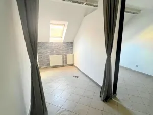 Pronájem obchodního prostoru, Chlumec nad Cidlinou - Chlumec nad Cidlinou IV, Kozelkova, 24 m2