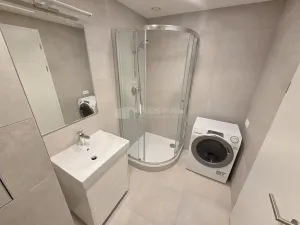 Pronájem bytu 1+kk, Praha - Hloubětín, Poděbradská, 33 m2