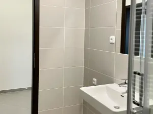 Pronájem bytu 1+kk, Praha - Dolní Měcholupy, Honzíkova, 28 m2