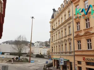 Prodej bytu 3+1, Karlovy Vary, I. P. Pavlova, 83 m2
