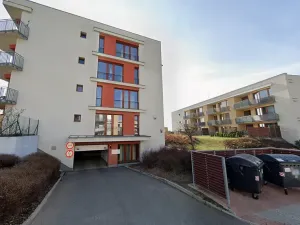 Pronájem garážového stání, Praha - Stodůlky, Nad Dalejským údolím, 15 m2