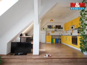 Pronájem bytu 2+kk, Hradec Králové, Tylovo nábřeží, 68 m2