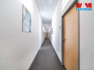 Pronájem kanceláře, Plzeň - Božkov, Božkovské náměstí, 382 m2