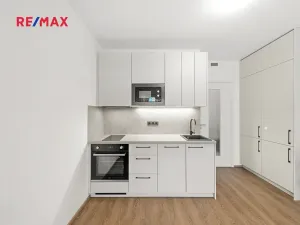 Pronájem bytu 1+kk, Praha - Hloubětín, Poděbradská, 33 m2