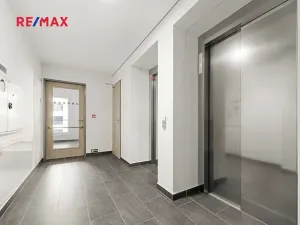 Pronájem bytu 1+kk, Praha - Hloubětín, Poděbradská, 33 m2