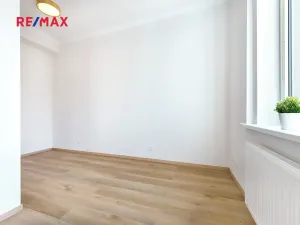 Pronájem bytu 1+kk, Praha - Libeň, náměstí Dr. Václava Holého, 27 m2