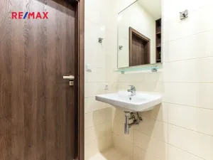Pronájem bytu 1+kk, Praha - Libeň, náměstí Dr. Václava Holého, 27 m2