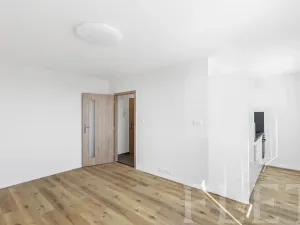 Pronájem bytu 1+kk, Praha - Prosek, Bílinská, 27 m2
