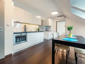 Pronájem bytu 2+kk, Praha - Kobylisy, Střelničná, 43 m2