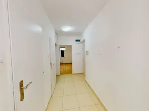 Pronájem bytu 3+kk, Praha - Záběhlice, Bělčická, 56 m2
