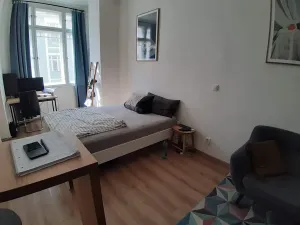 Pronájem bytu 1+kk, Praha - Smíchov, Zborovská, 35 m2