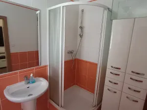 Pronájem bytu 1+kk, Chýně, U Dráhy, 37 m2