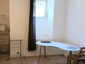 Pronájem komerční nemovitosti, Praha - Vinohrady, Lužická, 18 m2