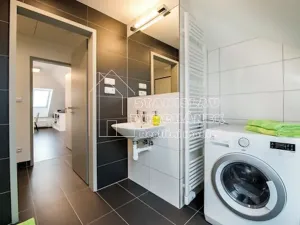 Pronájem bytu 1+kk, Praha - Kobylisy, Střelničná, 43 m2