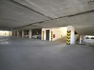 Pronájem garážového stání, Brno, Loosova, 12 m2